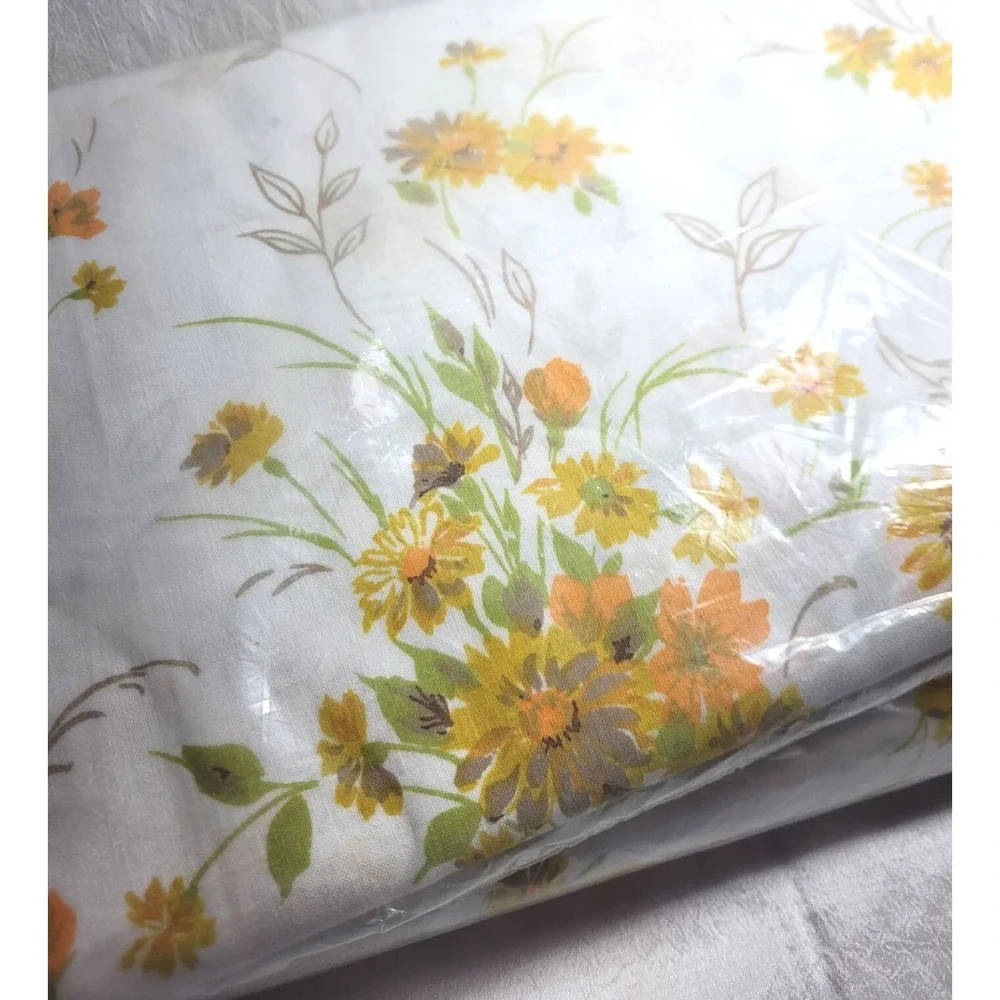 2 Vintage White w/ Yellow Flowers Combed Percale Twin Flat Sheets 72